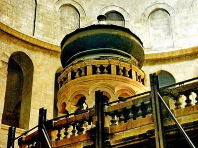 According to the Gospels, close to the place where Christ was crucified was a new tomb cut in the rock. The tomb what we read is located inside this Aedicule.