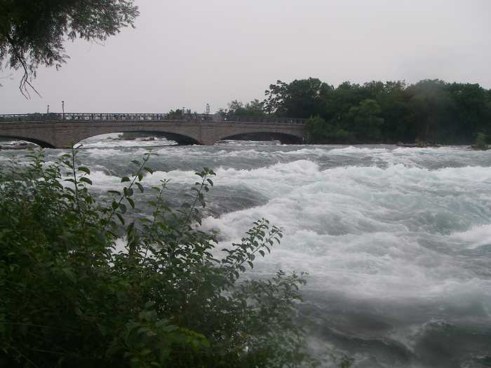 Rapid is almost ready to fall over the gorge. The bridge in the background takes you to the Goat Island.