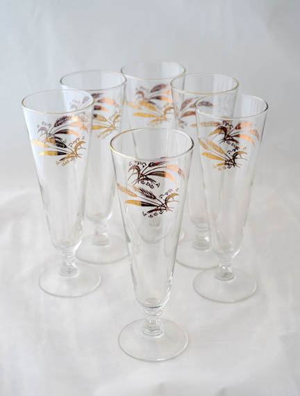 Charming and very elegant this set of six pilsner glasses goes with the Lifetime China Co. Prairie Gold pattern. They measure 8 1/4 inches tall and features a beautiful 24K gold design of wheat on clear crystal glass surface.