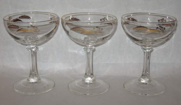 Homer Laughlin Lifetime "PRAIRIE GOLD" Stemware Water Goblets made by Homer Laughlin with 24k gold accents in the PRAIRIE GOLD design.