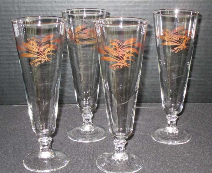 Here are four vintage Lifetime Prairie Gold Wheat "BEER" pilsners goblets glasses. These goblets are 8-1/4" tall x 23/4" at the rim.