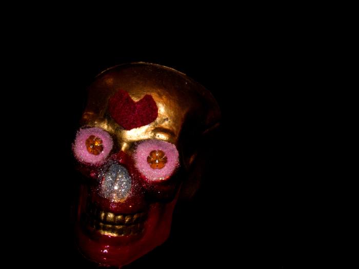 Although hearts aren't her usual icon mine enjoys them. I also gave this golden skull a red maw to honor her feral nature.