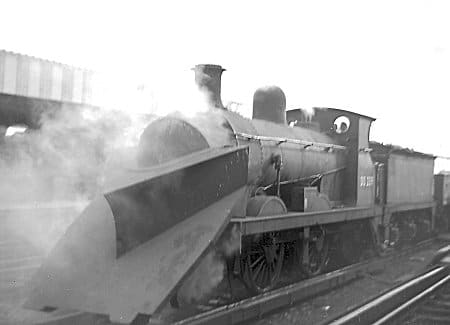 Southern Railway Wainwright 0-6-0 sports a hefty plough here - even in the gentler southern shires winter could strike hard, especially in eastern Kent