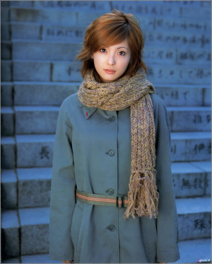 Movie actress and bikini model Aya Hirayama is showing a much different look in this photo as she is all dressed up in a thick winter coat with a scarf around her neck.