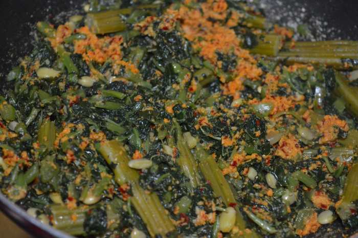 Step three: Mix the coconut mixture with cooked veggies. Add salt, tamarind pulp, and jaggery powder. Gently mix it.