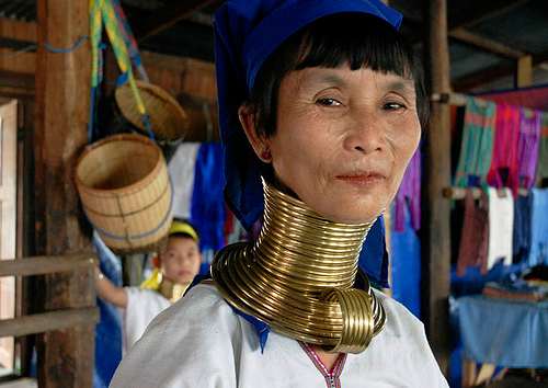 Women of the Padaung tribe use brass rings - up to 25 for an adult - to progressively stretch their necks. Rings are worn also on the calves. Image and desciption cortesy Hoorab - Flckr