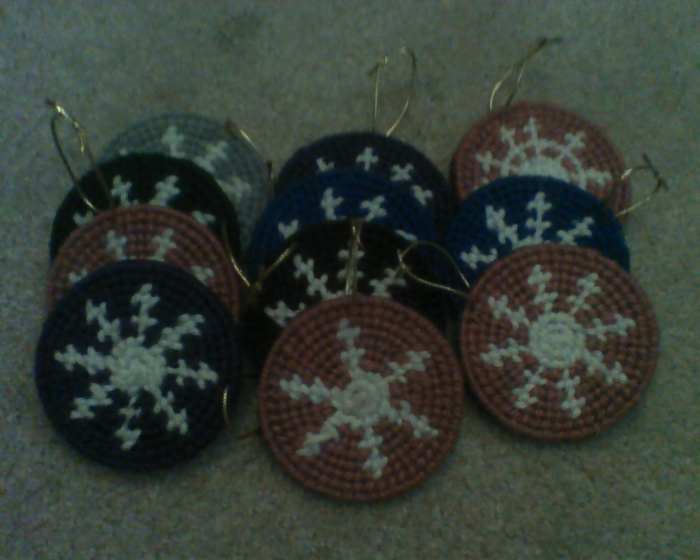 "Snowflake Booty" crafted for my daughter's ballet class. The one with 6 "arms" was my first...and then I graduated to 8 from there.