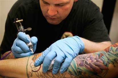 Tattoo artists make an average of $20,000 to $50,000 a year based on experience and the amount of work that's available.