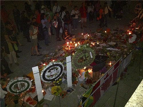 The viewing has ended, but there's still dozens standing by the Jack Layton makeshift memorial shrine at Nathan Phillips Square, Toronto, August 27, 2011.