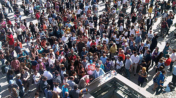 Hundreds of people gathered outside Toronto's City Hall to mourn the passing of NDP Leader Jack Layton (a former city councillor) on Monday, Aug. 22, 2011.