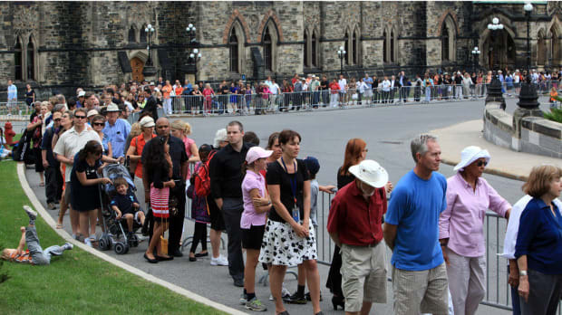 Members of the public line up on Parliament Hill to pay their respects to NDP Leader Jack Layton as his body lies in state in Ottawa, Wednesday, August 24, 2011.