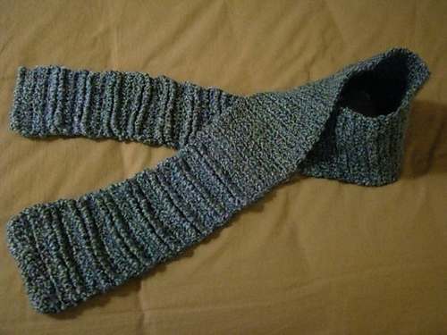 Dara's scarf is a modified version of the free pattern from Lion Brand called Reverse Single Crochet Hat & Scarf Set .