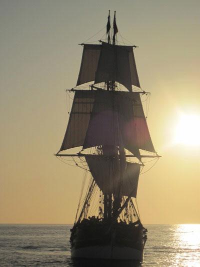 I loved watching the sun wink between the sails (although alas, the deck was so crowded that most of my shots of it have people's heads in the way).