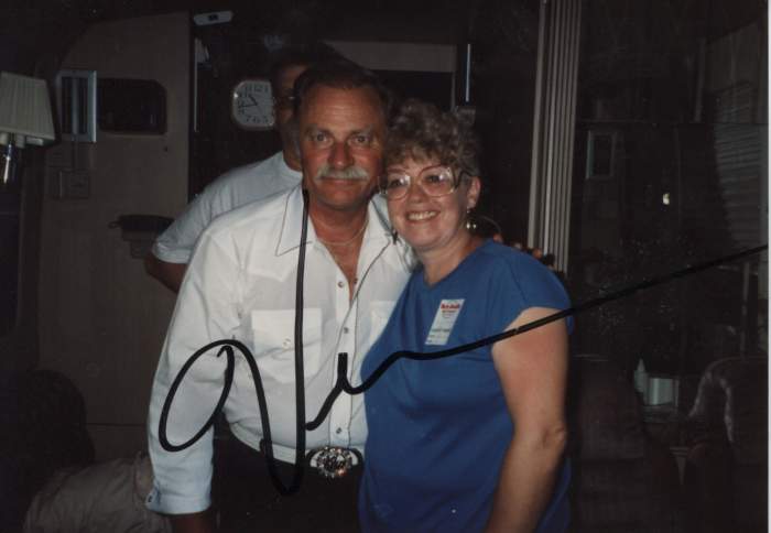 I had the pleasure of meeting and interviewing Vern Gosdin as well, as he came off the stage after opening an amphitheater in Ardmore, Alabama, in August, 1991. I also had the opportinity for him to autograph this photo later in Nashville.