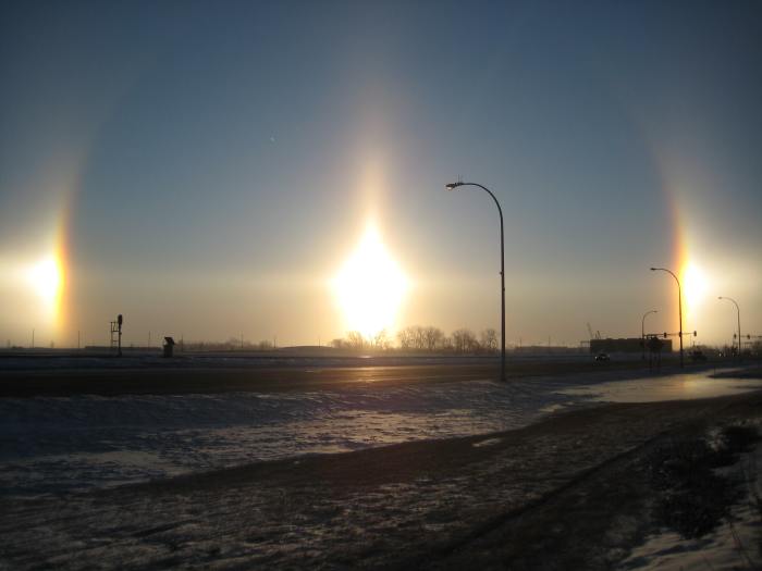 A brilliant example of two sundogs over North Dakota.