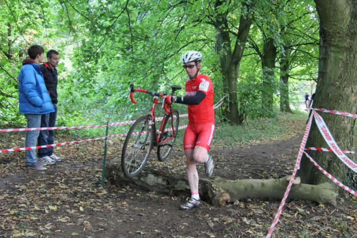 Dismounts and re-mounts are important within cyclocross racing. In action for the Samcycling.com RT
