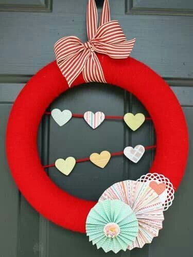 You can find out how to make this great looking Valentine's Day wreath at meandmyscraps.blogspot.com It's a quick and easy craft project for you.