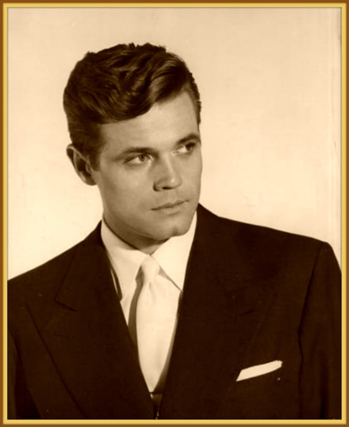 A very young and handsome Jack Lord, from his New York acting days. Jack began to study acting in New York and was very good and dedicated in his performances. He appeared in many good plays both on and off Broadway during this time.