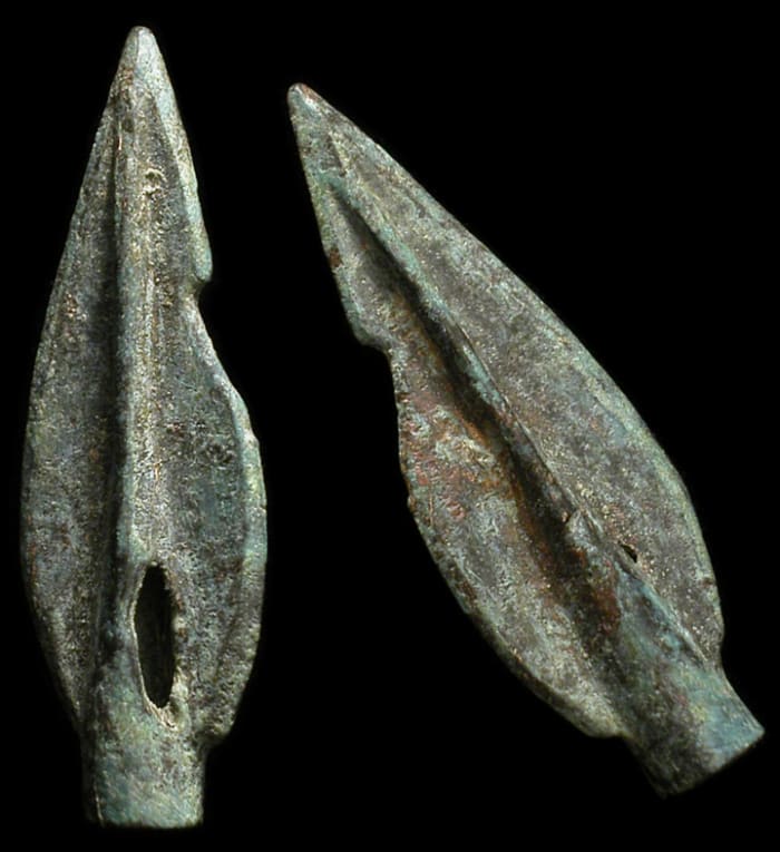 The spear was held one handed, either over or underhand, perhaps depending on the situation, while the other arm was used to hold up the shield. At the business end there was a bronze or iron curved leaf shaped spearhead with a long, cylindrical sock