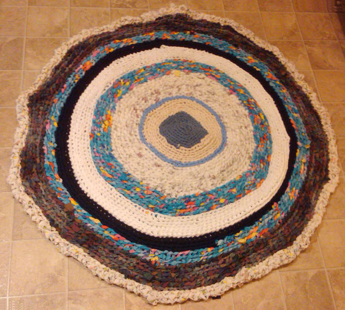 A round rag area rug