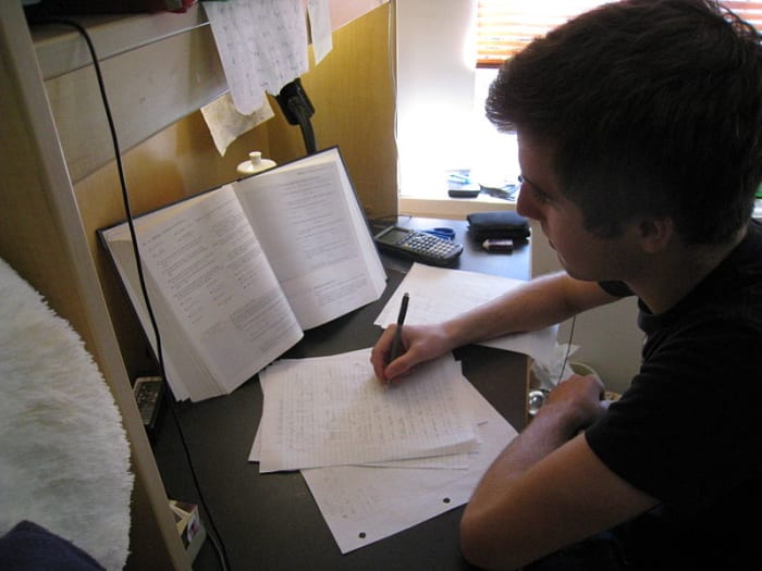 Students are advised to prepare for tests under similar contexts as they expect to be tested in—for example, under silent conditions