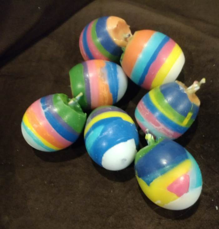 I didn't have a lot of crayons at hand this time, so green and purple were mixed from the other color wax when melted.