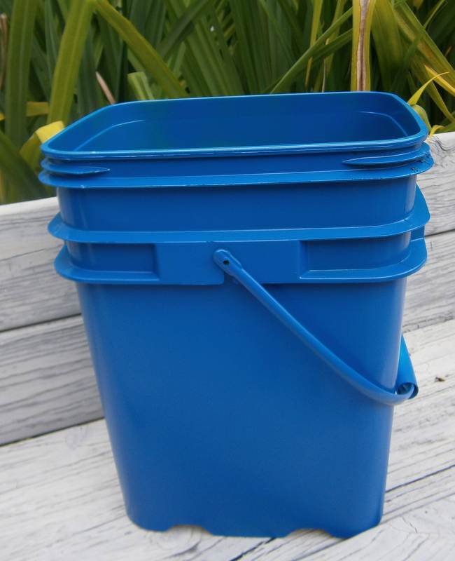 How To Make A Decorated Flower Pot From A Cat Litter Bucket