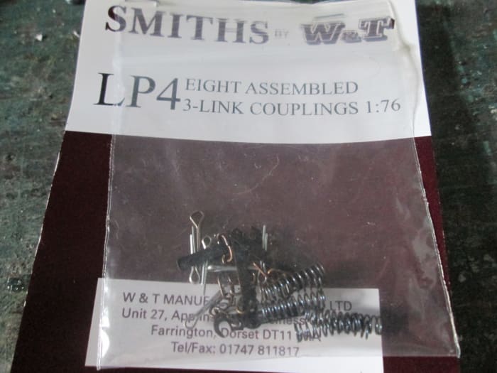 Smith's 3-link couplings, pack LP4 - ready made-up; you can also buy them to make up yourself at less cost