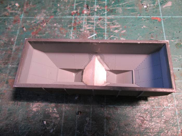 ... And here's the result, the slopes direct coal or other minerals into the hoppers. You could rig up a working loading screen on your layout to make it look ultra-realistic...