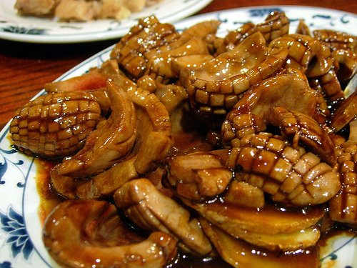 Sauteed Pork Kidney with Sesame Oil and Oyster Sauce - Perfect Partner to Boiled Vermicelli Noodles (Photo courtesy by wEnDaLicious from Flickr)