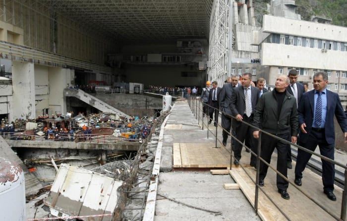Russian Prime Minister Vladimir Putin visits the accident site at the Sayano-Shushenskaya hydroelectric power station (ALEXEY DRUZHININ/AFP/Getty Images)