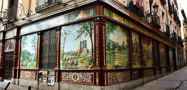 This can only be Spain! Tile bars that you'd think a thing of the past feature aplenty in the midst of the most modern and "in" joints.