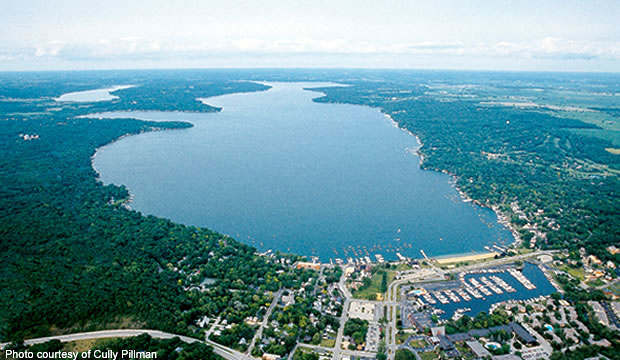 Geneva Lake offers over 5000 acres of water fun and offers many shorelines treats at Lake Geneva, Fontana, and Williams Bay including shopping and ice cream shoppes.