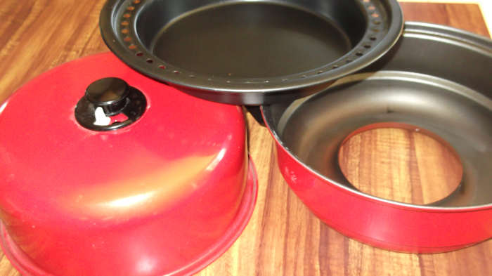 I have no idea what this is called. I threw away the box long ago. But if you see one, buy it. You can even roast a chicken in here, nice and clean, on top of a wood burning stove. See text for details.