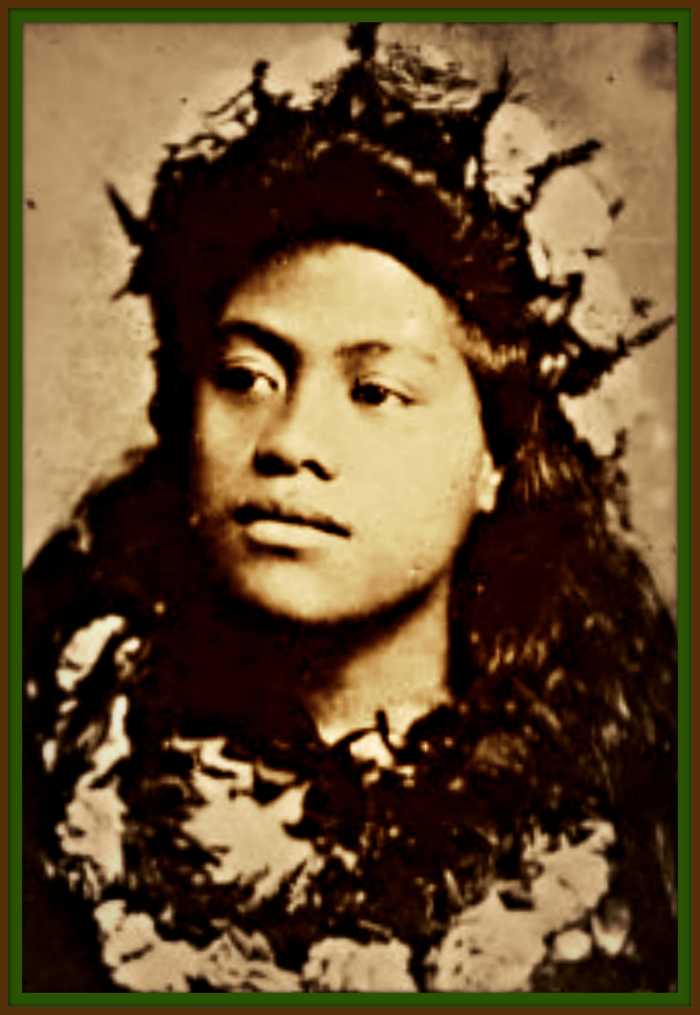 In the photo above is Kaikane Mahelona mother. He said his mother who was a Hawaiian native and a gifted Hawaii Hula story dance teacher was the inspiration for his bust.