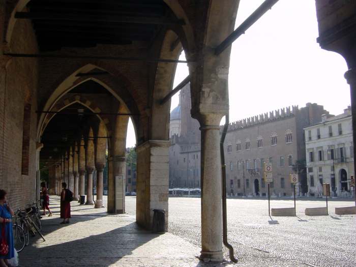 Photo by allie caulfield @ Flickr Creative Commons