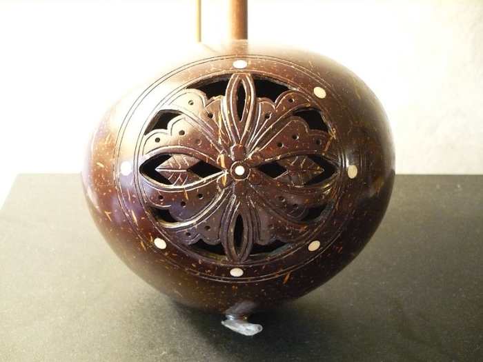 chinese yehu with coconut shell body