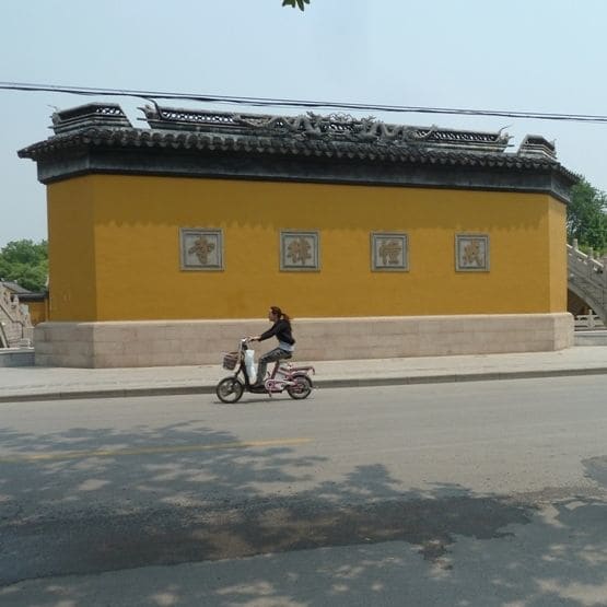 Temples often have Feng Shui Walls
Protecting the gate - bridges, water, and a feng shui wall
In China people believe the gate of the temple needs protecting. From what? "Evil winds and ghosts." People here believe that ghosts cannot travel across w