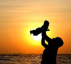 (1) treating their children as individuals in their own right.Mature parents contend that their children have their own wants & desires.They believe that their children should follow their own lifepaths..