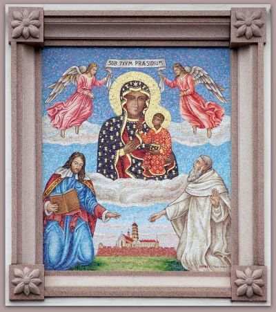 Jasna Gora Mosaic (2000) showing the Black Madonna and (possibly) King John Casimir and Father Augustyn Kordecki