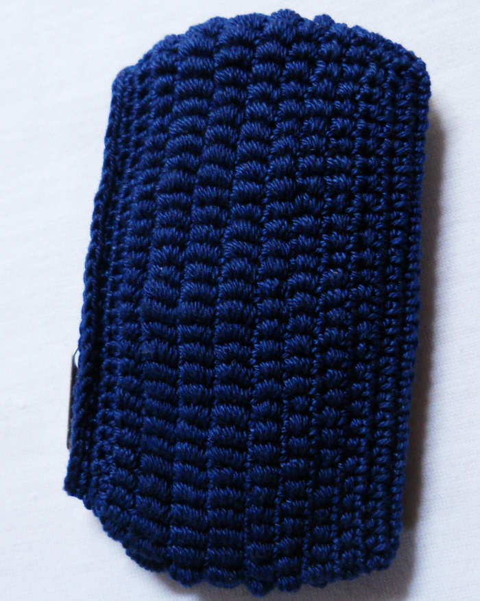 This is how the purse will look when it lies flat, IF you force it to lie flat. ",)