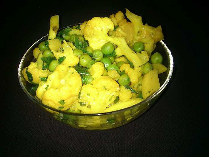 A cauliflower and pea curry.