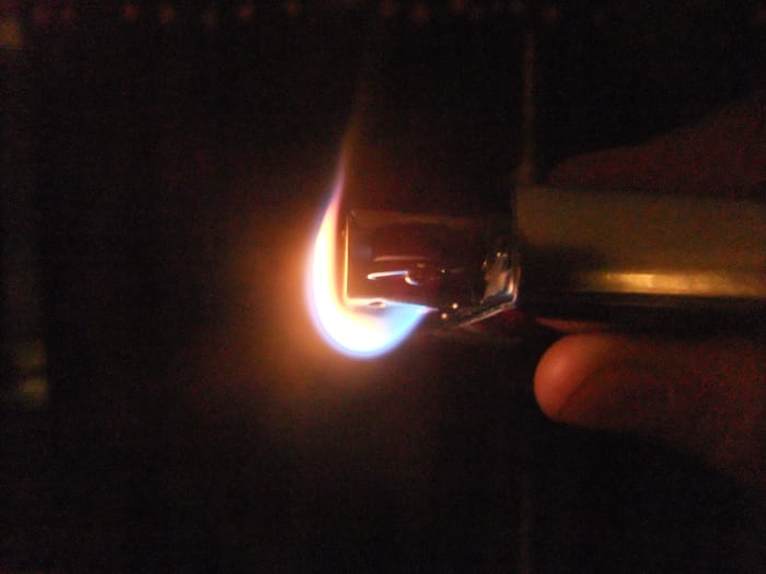 Because of the angle of the flame exiting the lighter, getting the flame into your pipe bowl is incredibly easy