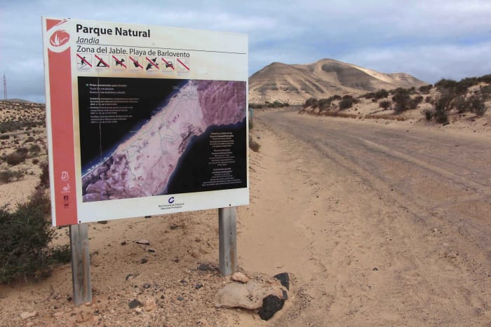 The entrance to the protected environment at Barranco de Pecenescal. From here one can walk right across the narrow southern peninsula from east coast to west