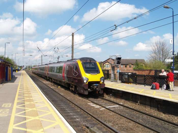 A ground-breaking design: HST Class 220 coasts into Northallerton with a cross-country train from Newcastle-upon-Tyne for the West Country (Exeter/Penzance). Since privatisation in the 1990s ECML train services have seen off at least three operators