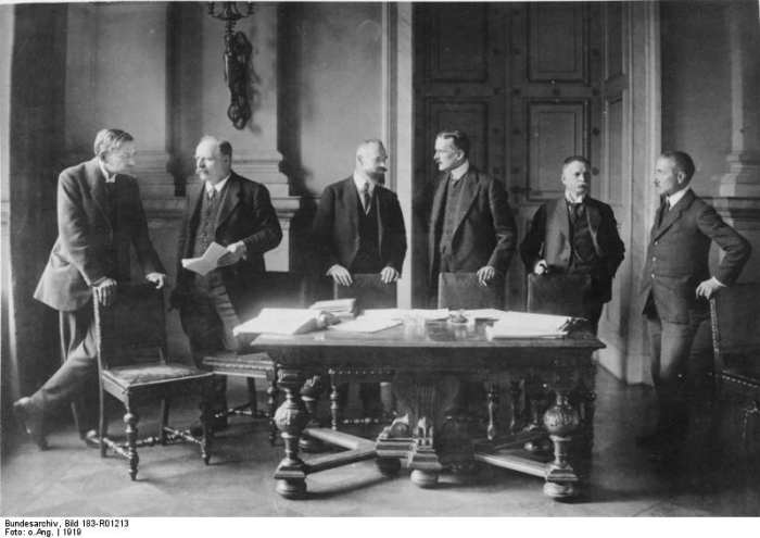German delegates in Versailles: Professor Walther Schücking, Reichspostminister Johannes Giesberts, Justice Minister Otto Landsberg, Foreign Minister Ulrich Graf von Brockdorff-Rantzau, Prussian State President Robert Leinert, and financial advisor C