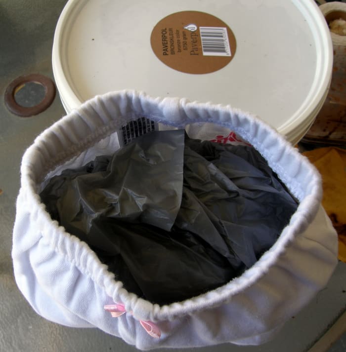 I decided to do a free-standing sculpture. The first thing that I did was to stuff it with plastic bags, just to see how I would need to do this after the preserving mixture, the Paverpol material, had been embedded in the pants.