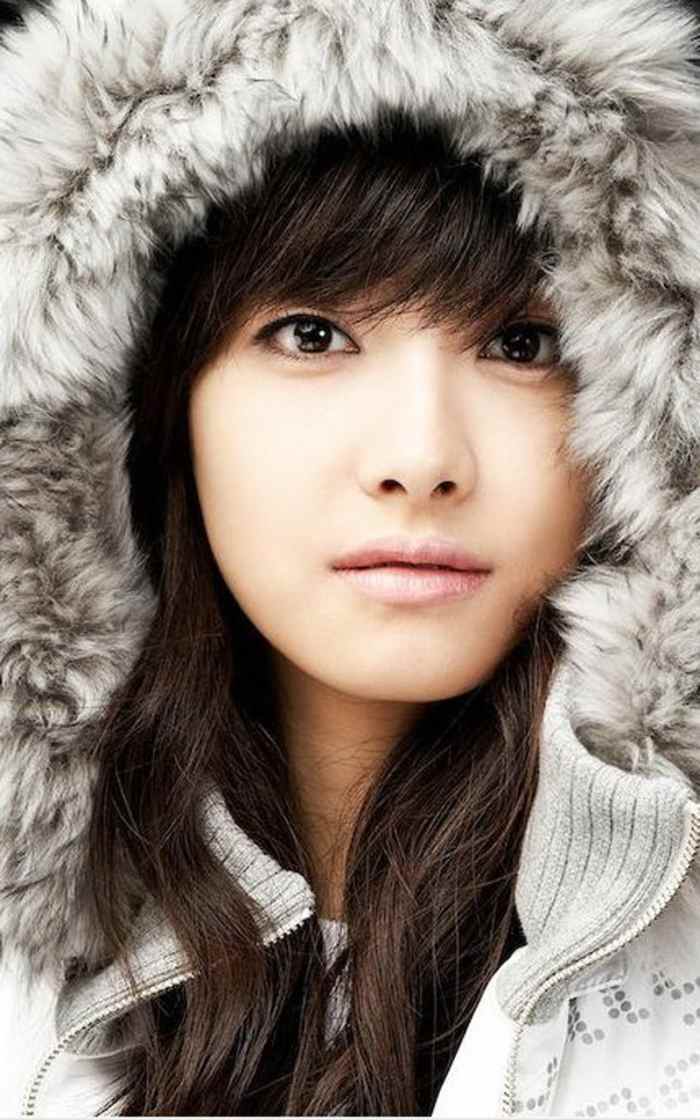 Victoria Song (Song Qian), a singer, dancer, actress and model, attended the Beijing Dance Academy and majored in Chinese ethnic dance, which launched her into an acting and modeling career in South Korea.