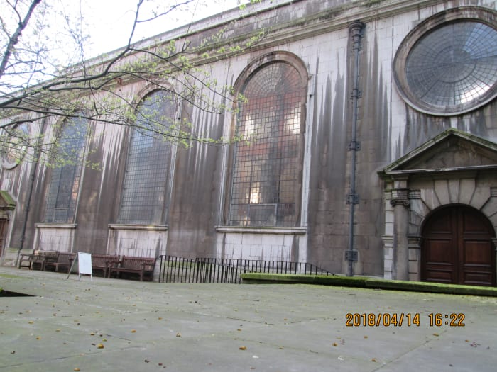 St Bride's flagstoned Church Yard, with its high, wide decorative windows - on the other side of the narrow pathway is 'The Bell', a pub I visited several times during my employment in Fleet Street during the 1970s and 1980s until 1986