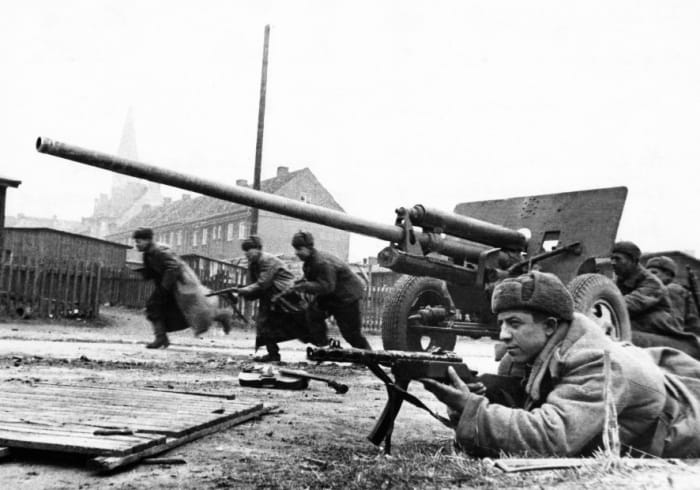 Russian 76mm anti-tank gun in action supported by Red Army troops. It fired a deadly fifteen-pound shell. Rommel would push these guns right up to the front line knocking out British tanks.